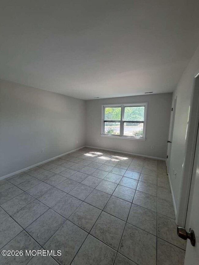 Building Photo - 8 Scotch Pine Dr