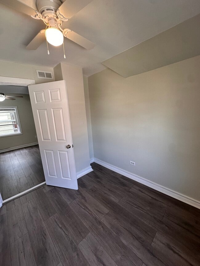 Building Photo - 1030 N Parkside Ave