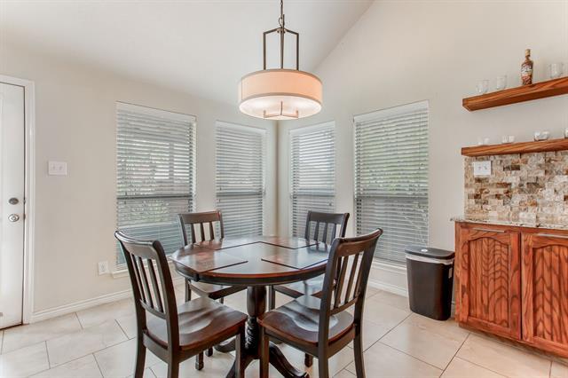 Building Photo - 720 Hardwood Dr