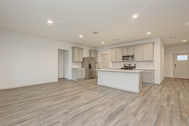 Building Photo - 3418 Lake Landing Ln