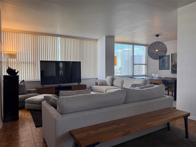 Building Photo - 15 Greenway Plz