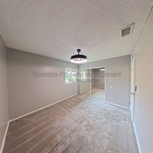 Building Photo - 5025 Pearblossom Dr