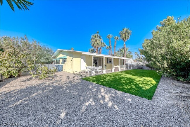 Building Photo - 1245 S 15th St