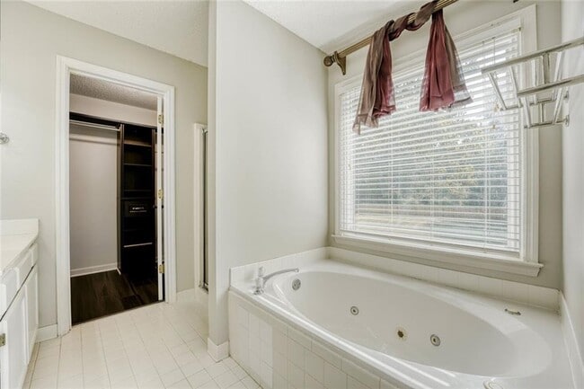 Building Photo - 532 Smithstone Trace SE