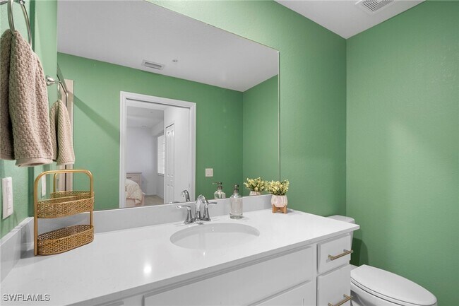 Building Photo - 15285 Grn Acrs Ave