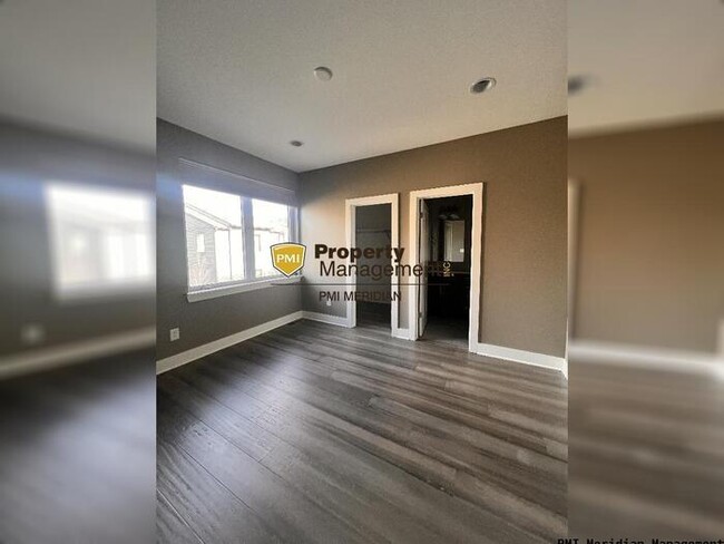 Building Photo - Downtown Indy Townhome!