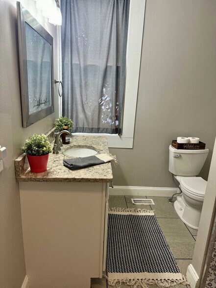 Building Photo - 1235 Highland St