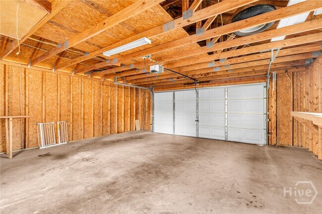 Building Photo - 16 Bushwood Dr