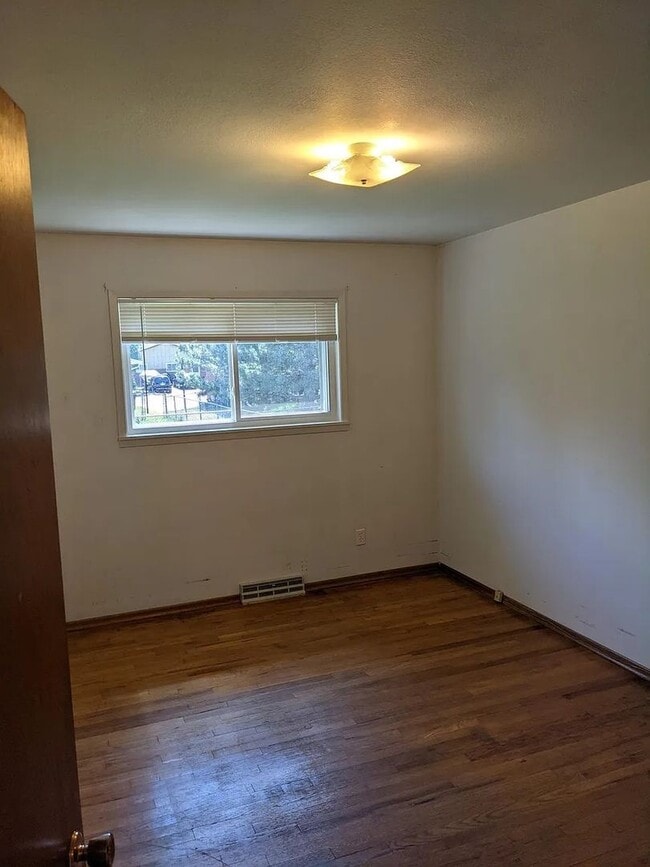 Building Photo - 1106 Cypress Dr