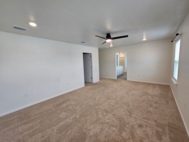 Building Photo - Spacious 4-bedroom Home in Panama City, FL - Perfect for long-term rental! *1/2 Off 1st Month's R...
