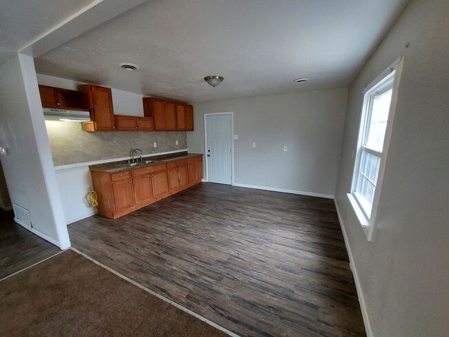 Building Photo - 610 St Monica Dr