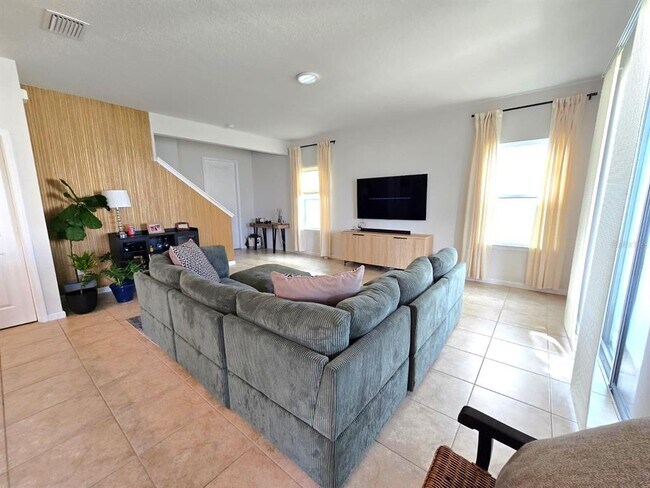 Building Photo - 10682 Old Sycamore Lp