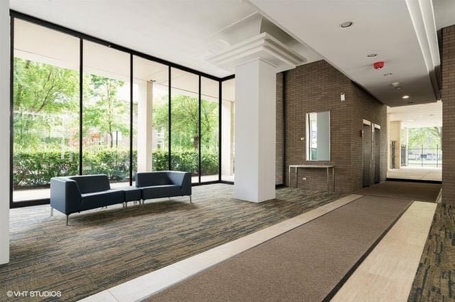 Lobby - 1400 E 55th Pl