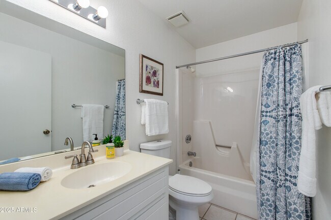 Building Photo - 446 S 77th St