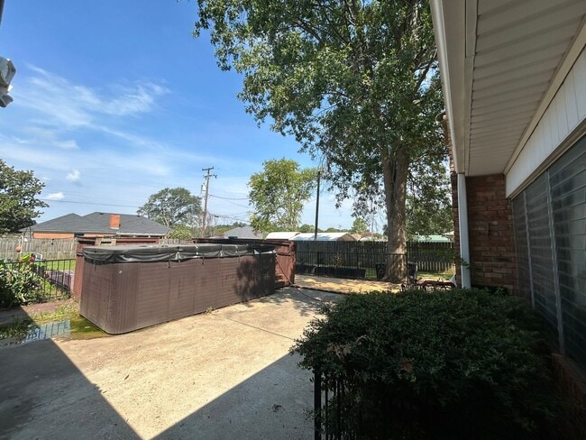 Building Photo - SPACIOUS HOME IN OF NORTH BOSSIER