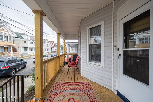 Building Photo - 22 Swan St