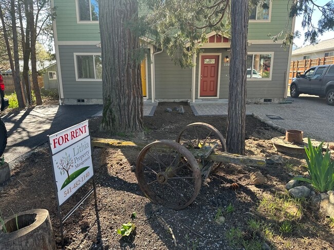 Primary Photo - 110 Maple St