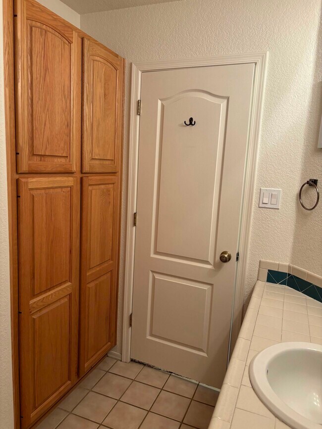 Building Photo - 10364 Fairway Loop