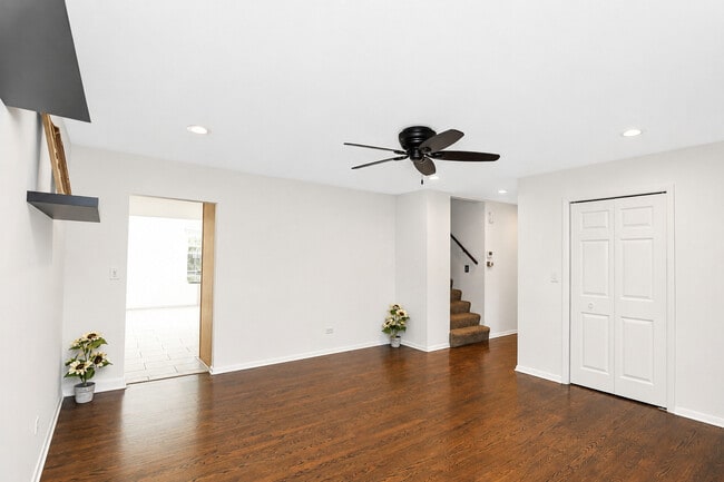 Building Photo - 697 Hickory Dr