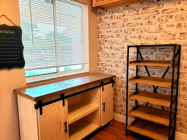 Building Photo - 13206 Glenmoor Dr