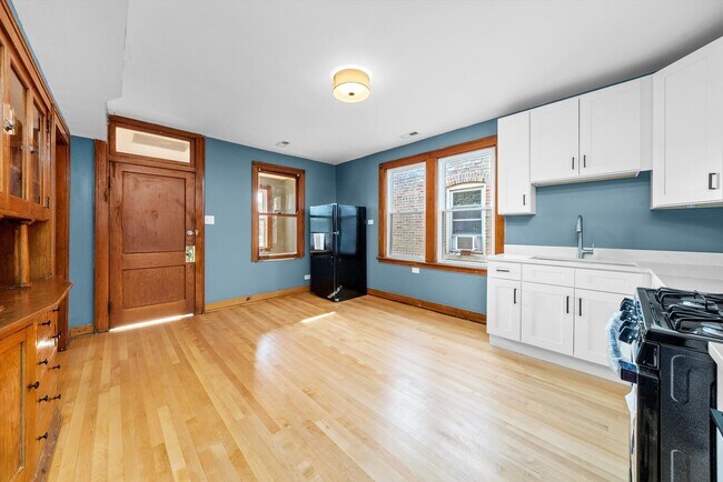 Building Photo - 2231 S 61st Ct