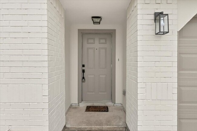 Building Photo - 4453 Lake George Dr