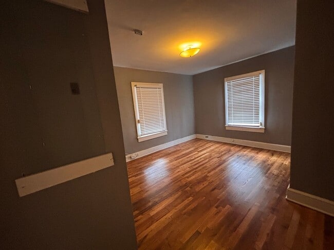 Building Photo - 3 Bedrooms- 1 Bathroom- House in East Rome!