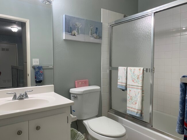 Building Photo - 2290 D St