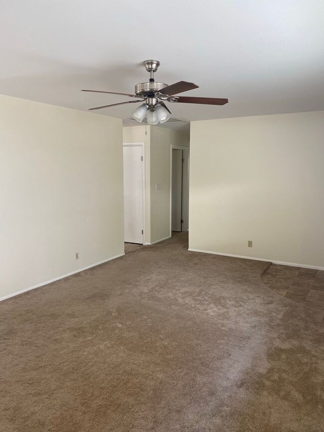 Building Photo - Quiet Kaimuki Neighborhood, 4 bedroom, 2 B...