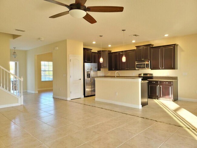 Building Photo - 15030 Evergreen Oak Loop