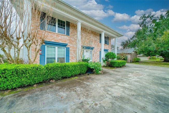 Building Photo - 3114 Cypress Point Dr