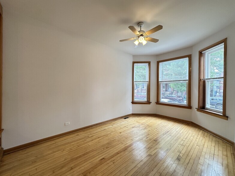 Building Photo - 843 N Maplewood Ave