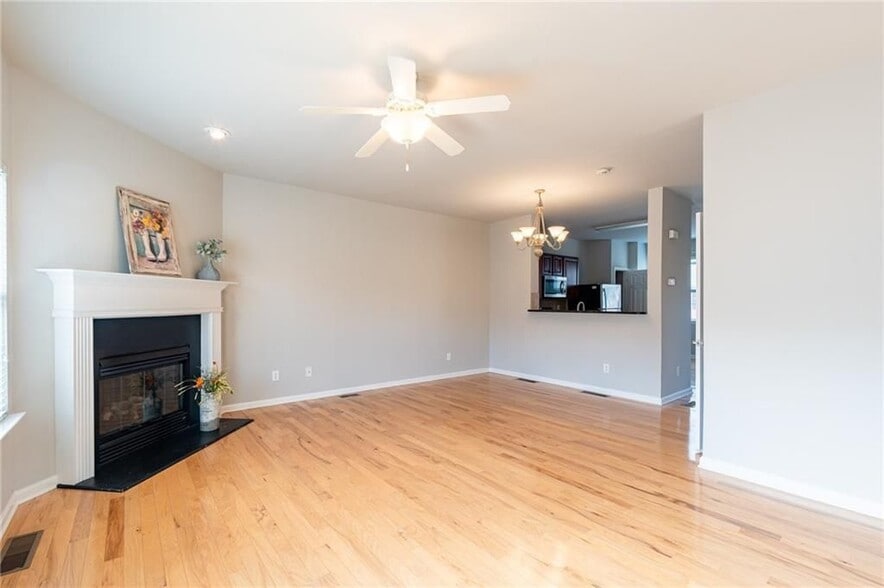 Building Photo - 2190 Landing Walk Dr