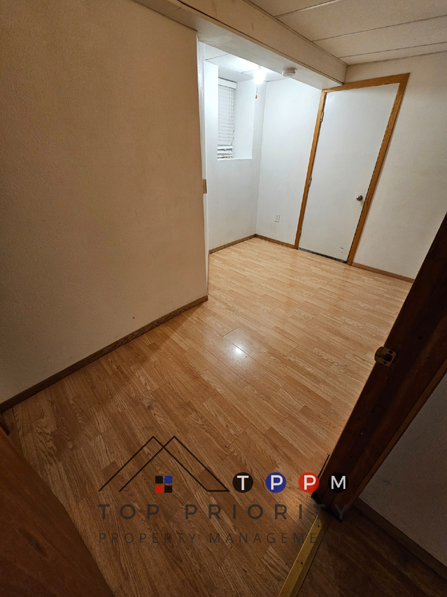 Building Photo - 1 Bedroom | 1 Bathroom Lower Level Apartme...