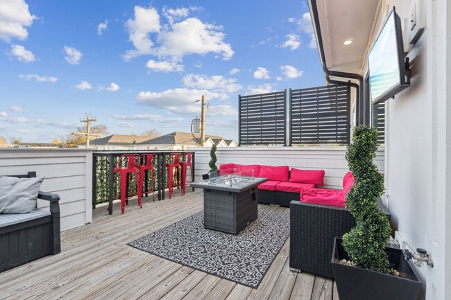 Building Photo - 2135 24th Ave N