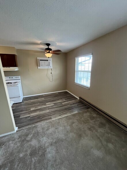 Building Photo - 2112 Melanie Ln