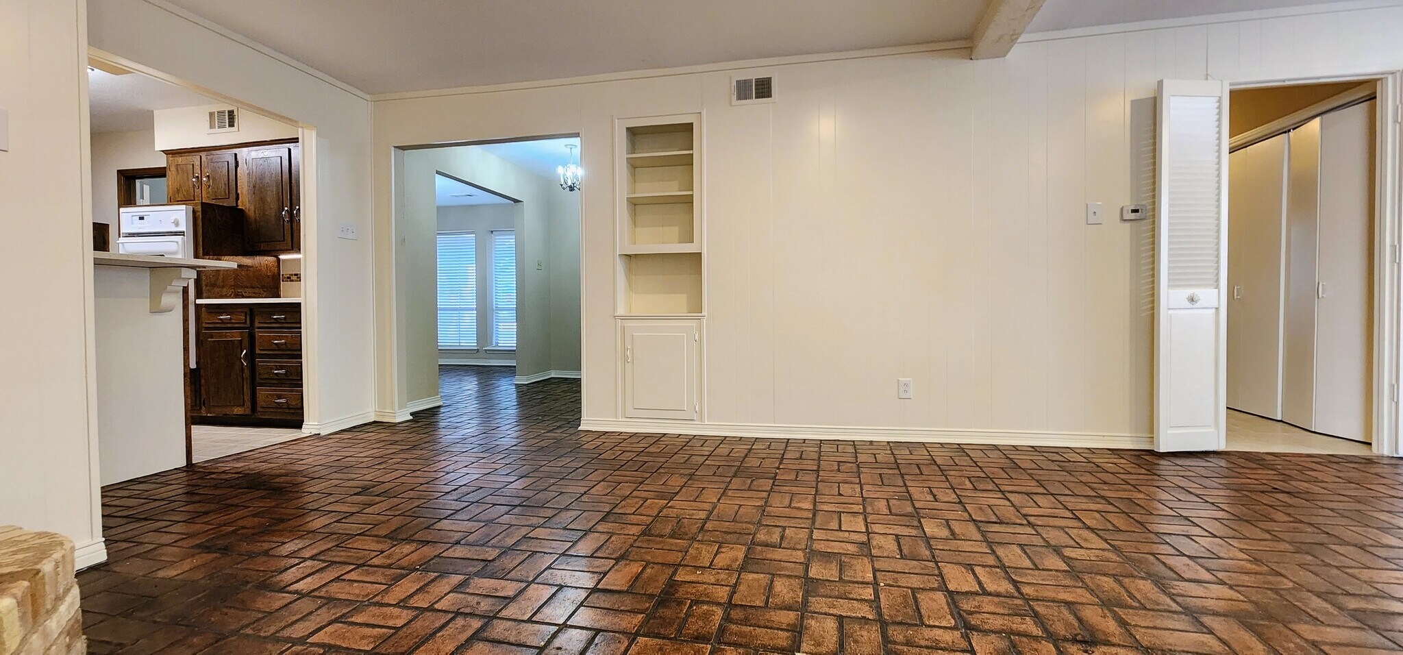 Building Photo - 7737 Village Trail Dr