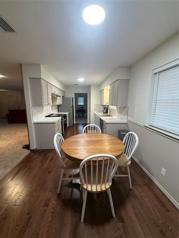 Building Photo - 7135 Cosgrove Dr