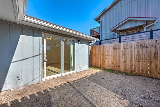 Building Photo - 14791 Dutchmans Dr