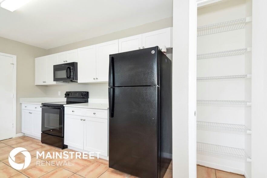 Building Photo - 13210 Silvercreek Dr