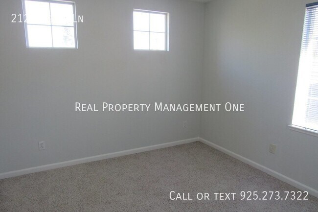 Building Photo - 2122 Betty Ln