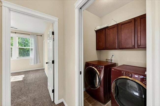 Building Photo - Stylish Multi-Level Condo in West Boise