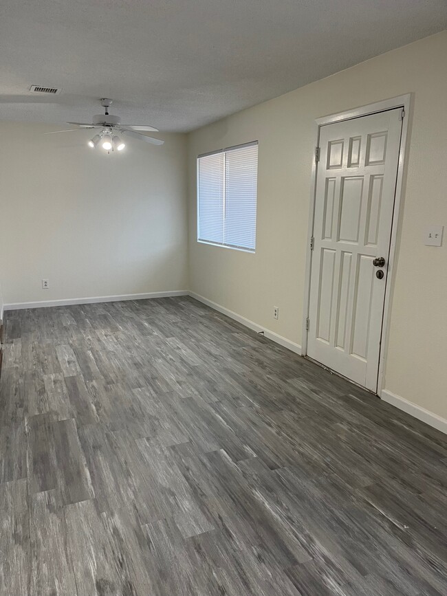 Building Photo - 1392 W Orchid Pl