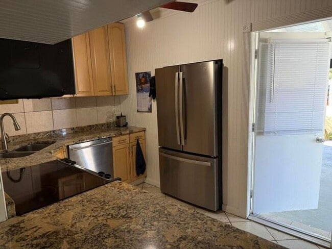 Building Photo - 1014 W Drew St