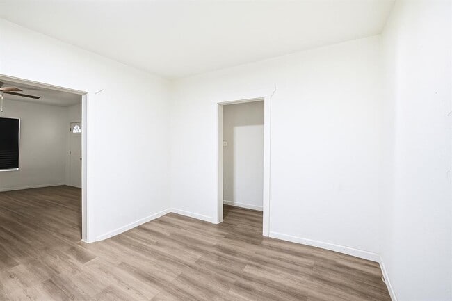 Primary Photo - 1 N Elmendorf St