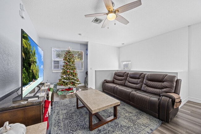 Building Photo - 3128 Grandiflora Dr