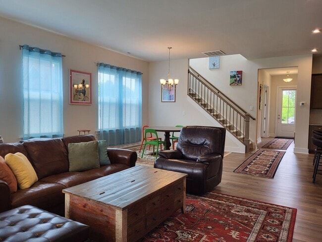 Building Photo - Spacious 3 bedroom in Mayes Hall Community