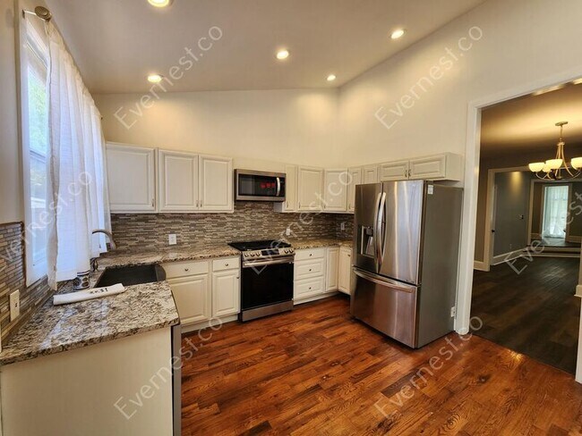 Building Photo - 41 Delta Pl NE