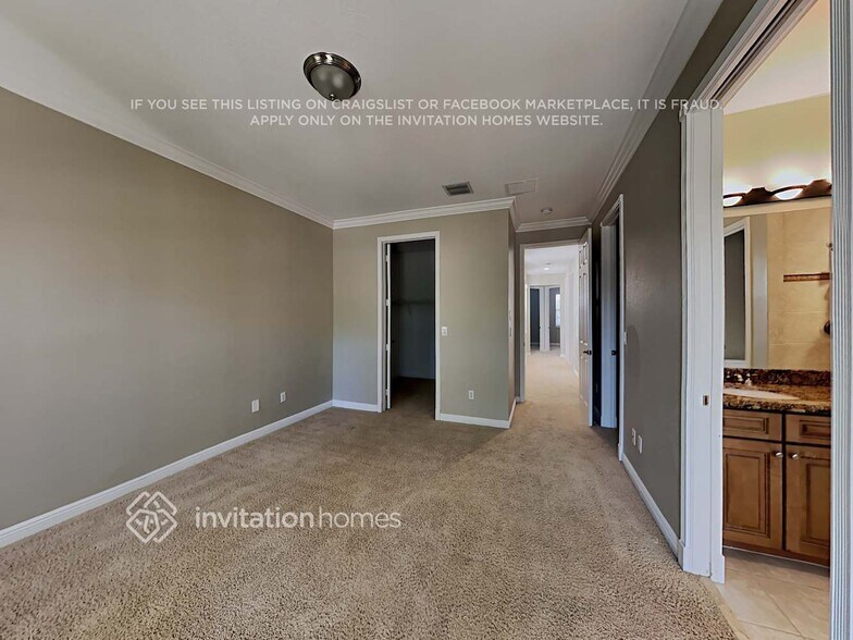 Building Photo - 716 NW 83rd Pl