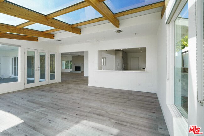 Building Photo - 16210 Bertella Dr